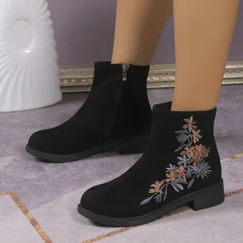 Горячие продажи женских коротких сапог с крупной вышивкой осенью и зимой 2023 года, Новые женские короткие сапоги с круглым носком на толстом каблуке