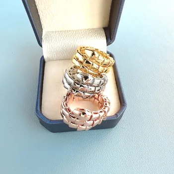 Стиль дизайнерской коллекции, женское Узкое эластичное кольцо с тремя кругами, Позолоченная змея с гладкой поверхностью, Змееподобная форма